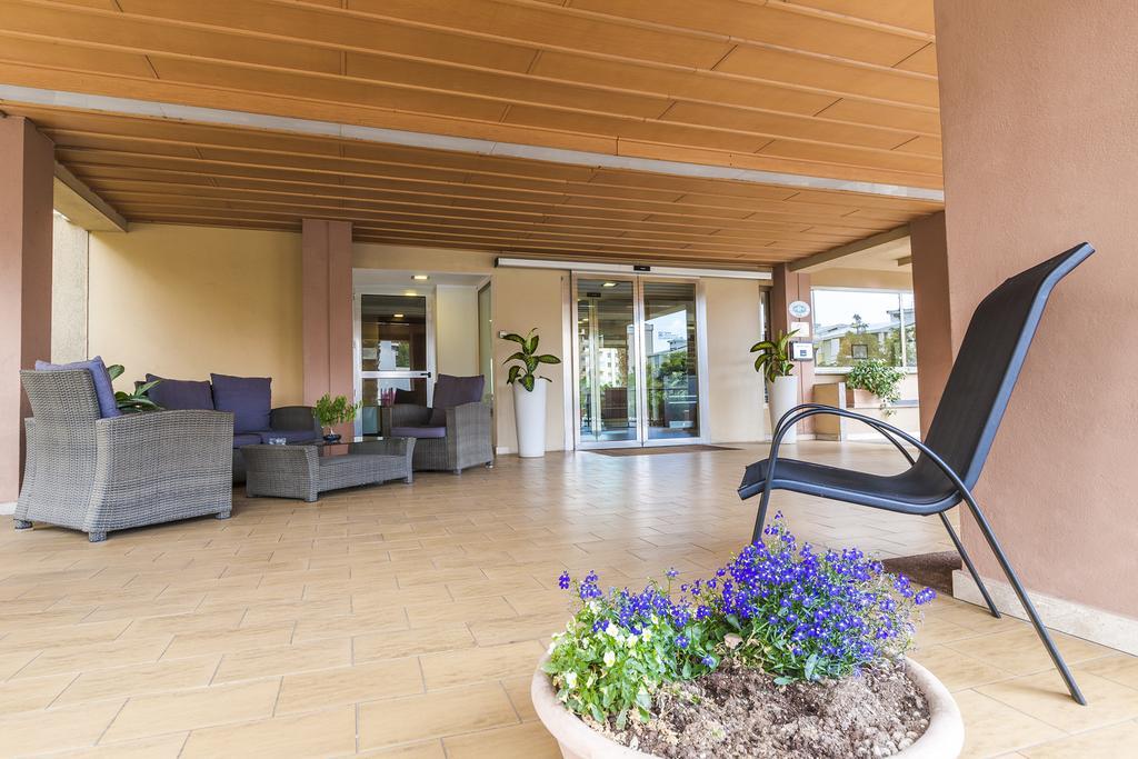 Hotel Residence Ulivi E Palme Cagliari Exterior foto